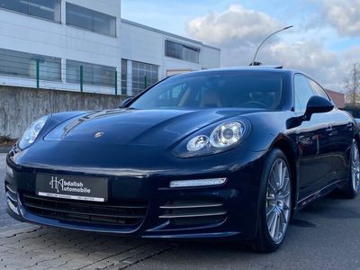 Porsche Panamera 4