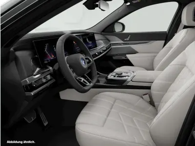 Gebraucht BMW 750e Comfort Edition 489 PS (359 kW) 2024 Frozen pure grey metallic Limousine