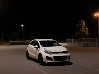 Gebraucht Kia Rio 86 PS (63 kW) 2011 Weiß Kleinwagen