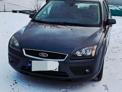 Grau Gebraucht 2006 Ford Focus Kombi | 2.700 € (Etwas zu teuer)
