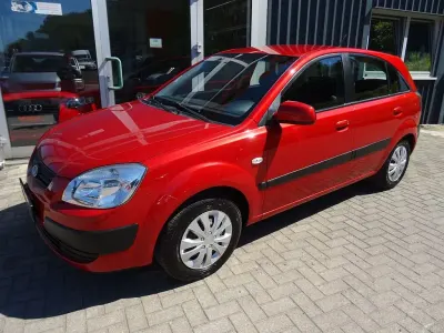 Gebraucht Kia Rio EX 97 PS (71 kW) 2008 Rot Limousine