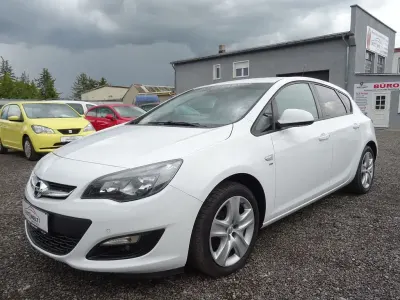 Używany Opel Astra Energy 120 KM (88 kW) 2014 Biały Sedan/Limuzyna