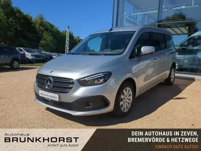 Gebraucht Mercedes T180 Progressive 131 PS (96 kW) 2025 Silber Van / Kleinbus