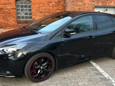 Gebraucht Ford Focus Sport 250 PS (183 kW) 2013 Schwarz Limousine