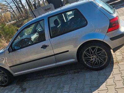 Usado VW Golf IV 75 HP (55 kW) 2002 Cinzento Sedan