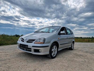 Nissan Almera Tino