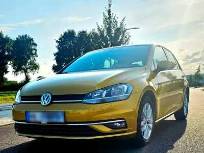 Gebraucht VW Golf VII Comfortline 150 PS (110 kW) 2017 Gold Limousine