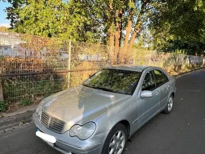 Gebraucht Mercedes C240 190 PS (139 kW) 2001 Silber Limousine