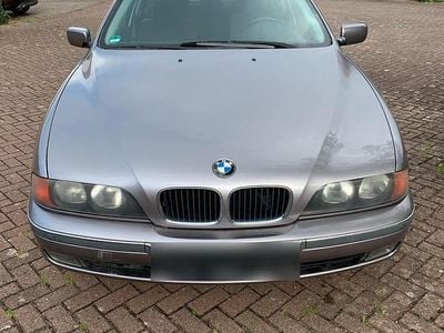 BMW 523
