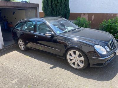 Schwarz Gebraucht 2007 Mercedes E500 Avantgarde Kombi | 8.550 €