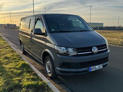 Gebraucht VW Transporter 150 PS (110 kW) 2018 Grau Van