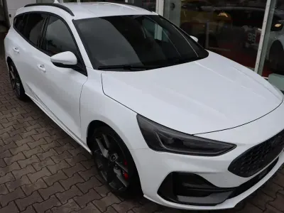 Neu Ford Focus ST 280 PS (205 kW) 2025 Frozen white Kombi