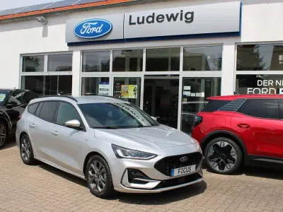 Gebraucht Ford Focus ST-Line X 125 PS (91 kW) 2023 Silber Limousine