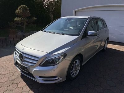 Gebraucht Mercedes B200 156 PS (114 kW) 2012 Silber Van / Kleinbus