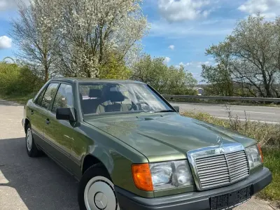 Gebraucht Mercedes 200 75 PS (55 kW) 1986 Grün Limousine