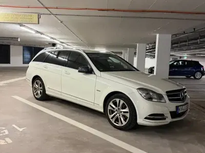 Gebraucht Mercedes C200 Avantgarde 136 PS (100 kW) 2011 Weiß Limousine