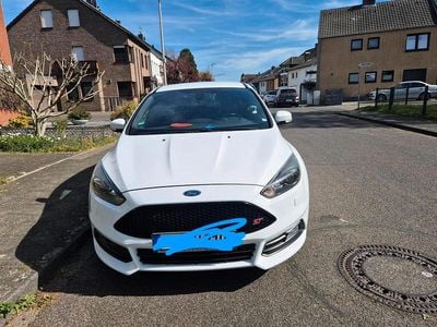 Usata Ford Focus ST 250 CV (183 kW) 2017 Bianco Berlina