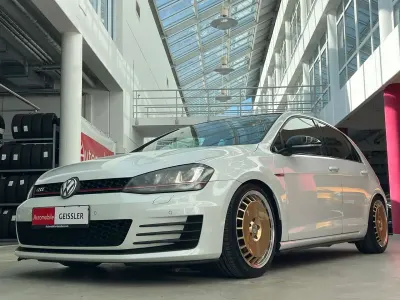 Gebraucht VW Golf VII GTI 220 PS (161 kW) 2013 Oryxweiss Limousine
