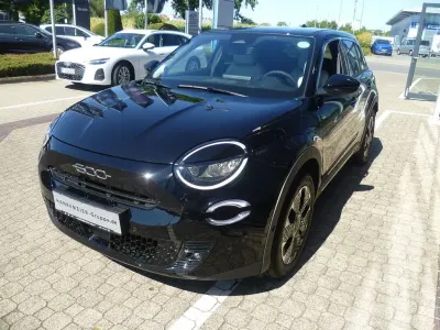 Neu Fiat 600E La Prima 114 kW (156 PS) 2026 Schwarz SUV
