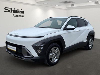 Gebraucht Hyundai Kona Trend 120 PS (88 kW) 2023 Serenity white / mic SUV