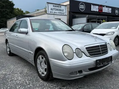 Gebraucht Mercedes E200 115 PS (84 kW) 2000 Silber Limousine
