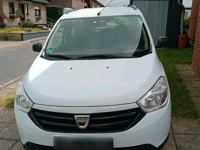 Gebraucht Dacia Lodgy 85 PS (62 kW) 2013 Weiß Van / Kleinbus