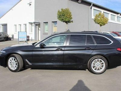 Gebraucht BMW 520 Sport Line 190 PS (139 kW) 2023 Black sapphire metallic Kombi