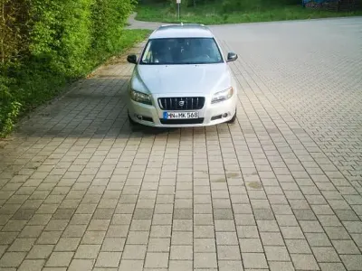 Używany Volvo V70 Momentum 185 KM (136 kW) 2007 Szary Kombi