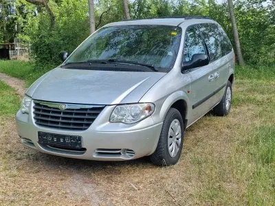 Używany Chrysler Voyager 150 KM (110 kW) 2005 Srebrny Minivan