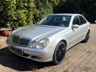 Gebraucht Mercedes E240 Elegance 177 PS (130 kW) 2004 Silber Limousine
