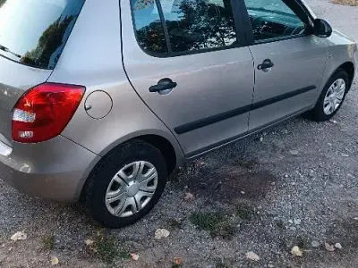 Gebraucht Skoda Fabia 70 PS (51 kW) 2010 Silber Kleinwagen