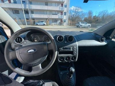 Gebraucht Ford Fiesta Futura 60 PS (44 kW) 2005 Blau Kleinwagen