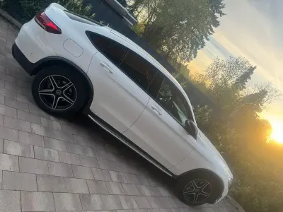 Gebraucht Mercedes GLC220 194 PS (142 kW) 2019 Weiß Coupé
