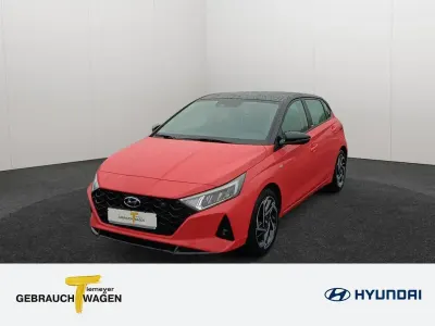 Gebraucht Hyundai i20 Intro Edition 101 PS (74 kW) 2021 Tomato red/ phantom black Kleinwagen