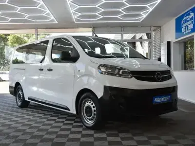 Gebraucht Opel Vivaro-e Combi 120 PS (88 kW) 2021 Weiß Van / Kleinbus