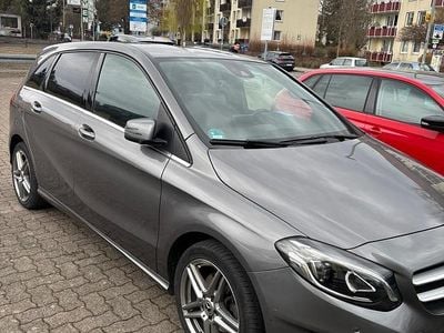 Usata Mercedes B200 136 CV (100 kW) 2018 Grigio Monovolume