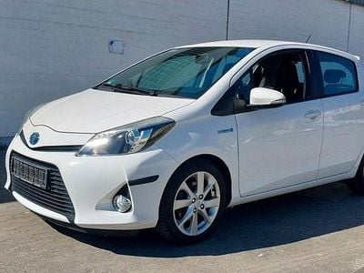 Usata Toyota Yaris Hybrid 75 CV (55 kW) 2014 Bianco Utilitaria