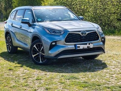 Second-hand Toyota Highlander Luxury 247 CP (181 kW) 2021 Albastru SUV