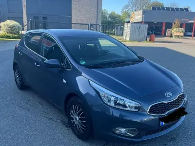 Begagnad Kia Ceed Vision 99 HK (72 kW) 2015 Grå Halvkombi