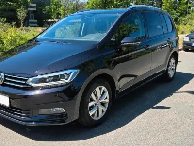 Gebraucht VW Touran Comfortline 150 PS (110 kW) 2018 Schwarz Van / Kleinbus