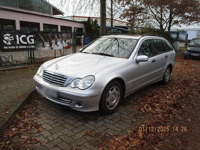 Gebraucht Mercedes 220 150 PS (110 kW) 2007 Silber Kombi