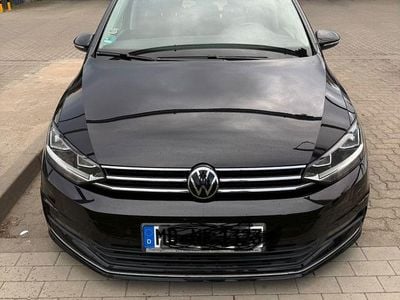 Second-hand VW Touran Active 150 CP (110 kW) 2021 Negru Monovolum