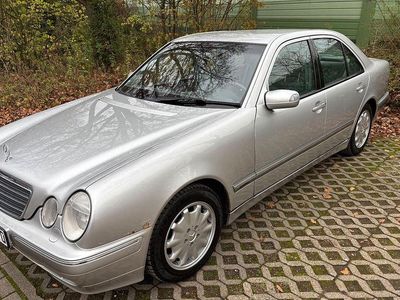 Mercedes E220