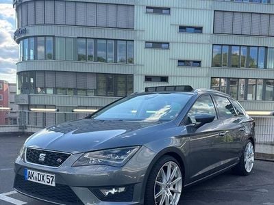 Grau Gebraucht 2016 Seat Leon ST FR Kombi | 11.950 € (Fairer Preis)