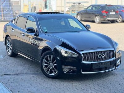 Schwarz Gebraucht 2015 Infiniti Q70 Limousine | 15.950 €