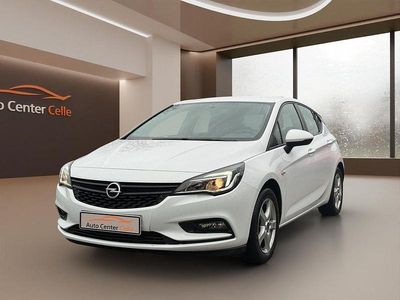 Weiß Gebraucht 2015 Opel Astra Selection Limousine | 7.990 € (Guter Preis)