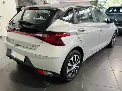 Gebraucht Hyundai i20 101 PS (74 kW) 2022 Silber Kleinwagen