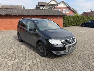 Second-hand VW Touran Trendline 105 CP (77 kW) 2010 Negru Monovolum