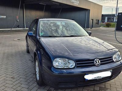Second-hand VW Golf IV Edition 75 CP (55 kW) 2001 Albastru Berlinǎ