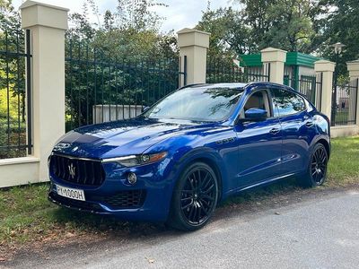 Blau Gebraucht 2017 Maserati Levante SUV | 29.900 €